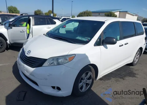 2015 Toyota Sienna L 7 Passenger z USA, uszkodzony, nr VIN 5TDZK3DC1FS613628